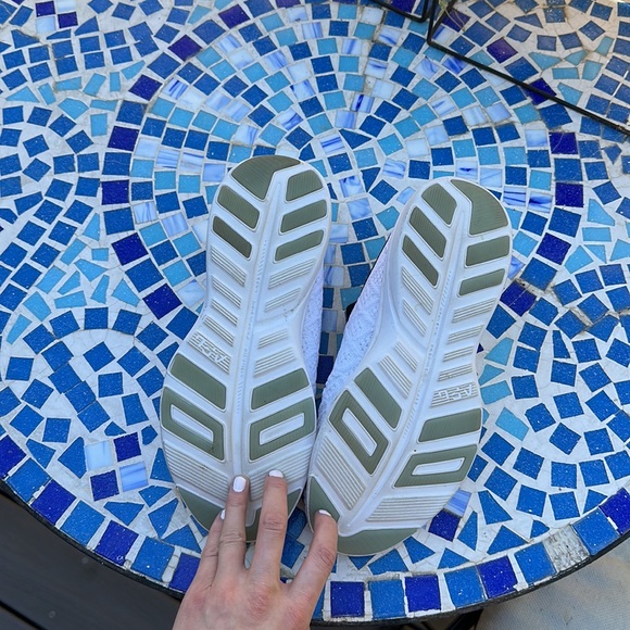 EUC • womens APL Tennis shoes - Picture 5 of 5